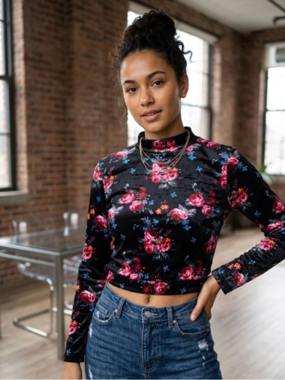 Floral Velvet Long-Sleeve Crop Top - Black/Pink